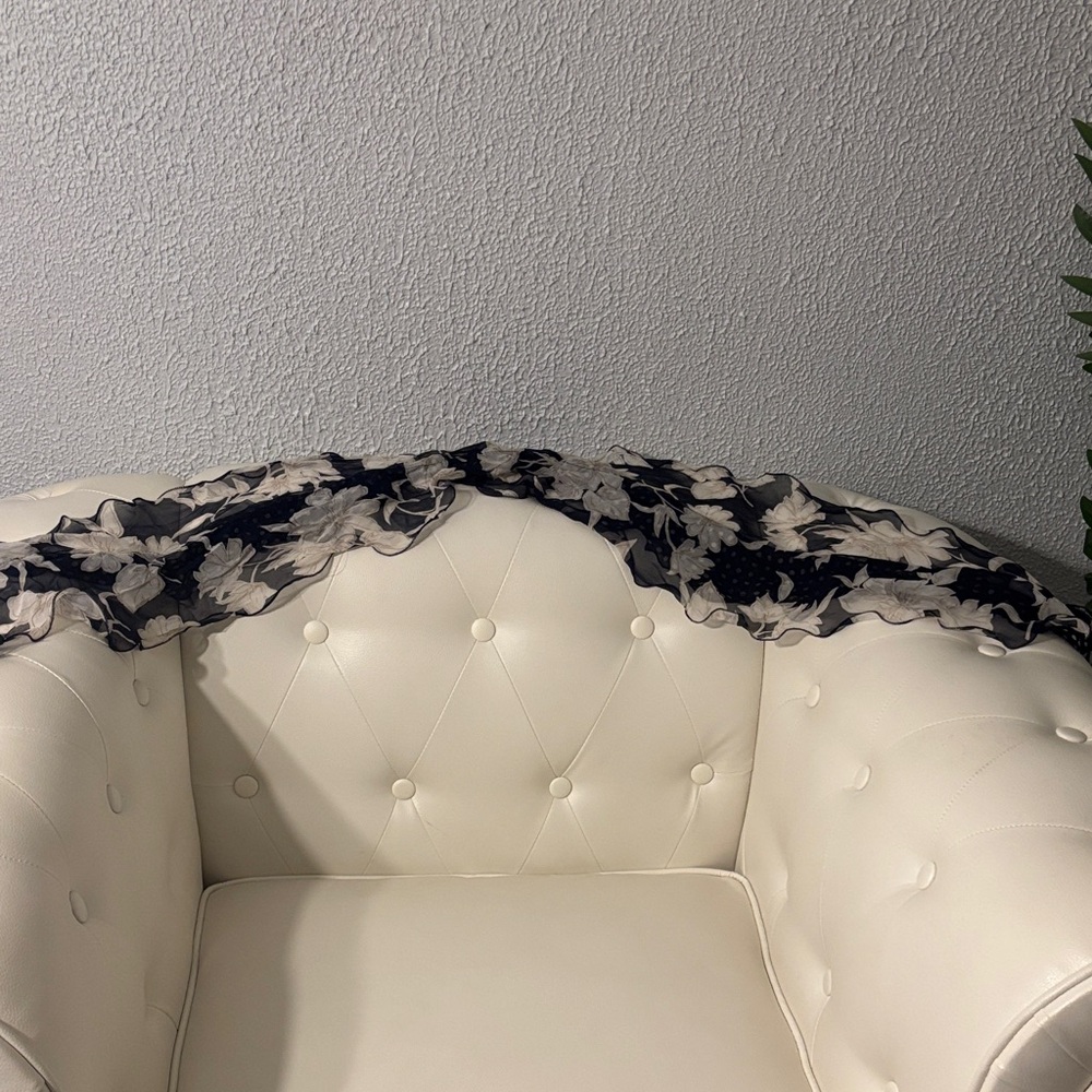 Lauren Ralph Lauren Floral 💯 Silk Scarf Black and Cream, polka dots - Picture 4 of 15
